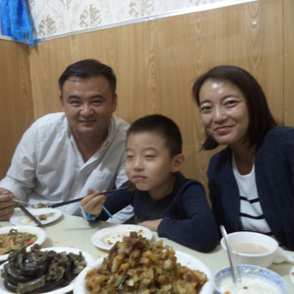 Hamisítatlan mongol vacsora egy családi kifőzdében Laurával és Laurenccel (és a kisördög fiukkal)